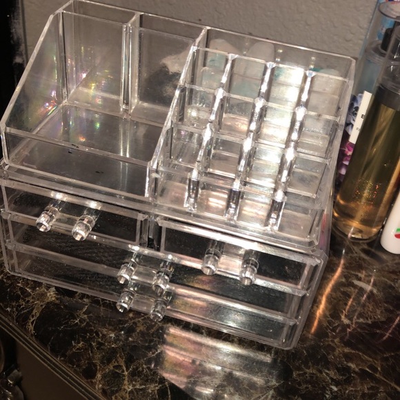 Makeup Organizer - Picture 1 of 2